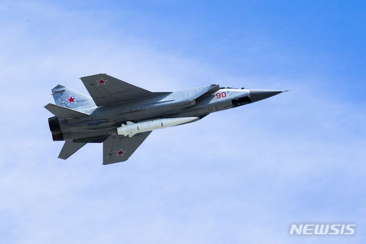 You are currently viewing 러, 바렌츠해서 MiG-31 출격해 미 정찰기 저지